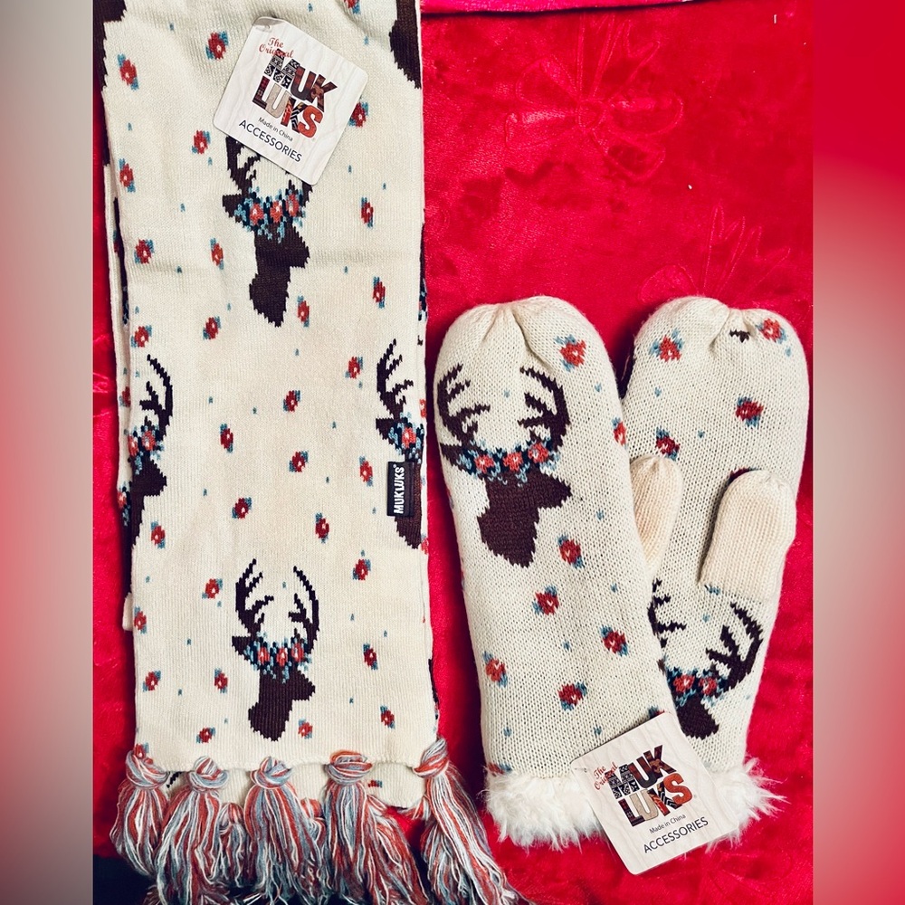 NWT Muk Luks Cream Brown Deer Pattern Scarf and Mittens Set